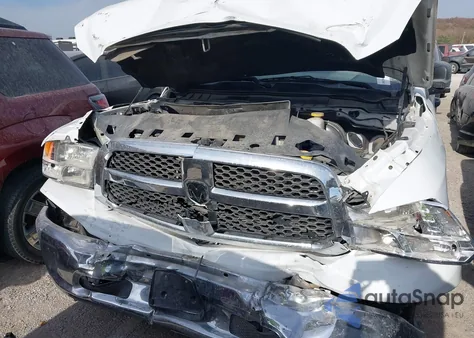 2019 Ram 1500 Classic Tradesman Quad Cab 4X4 6'4 Box z USA, uszkodzony, nr VIN 1C6RR7FT3KS620380